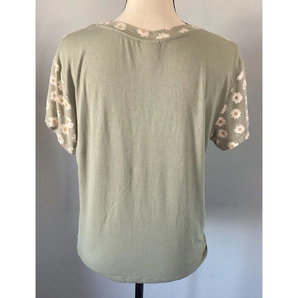 Belle Du Jour Women’s Green Mixed Pattern Short Sleeve Knotted Top Size Large - Picture 4 of 6